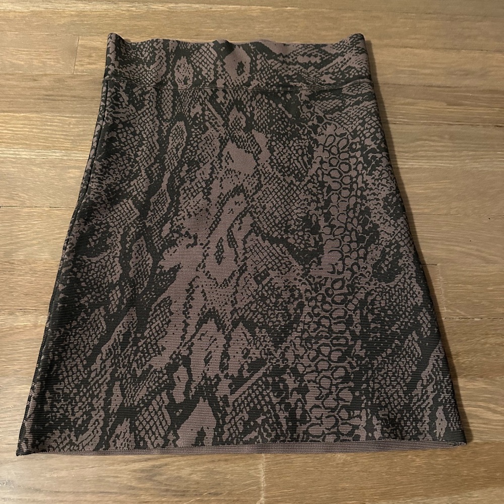 BCBG Maxazria python print bandage style skirt